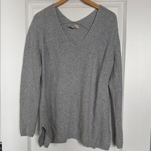 LOFT Women's Gray V-Neck Sweater